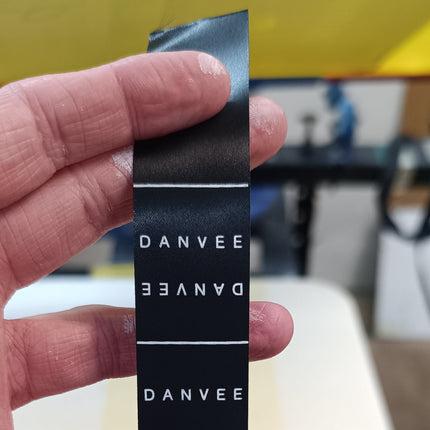 Prémiový satén – černý